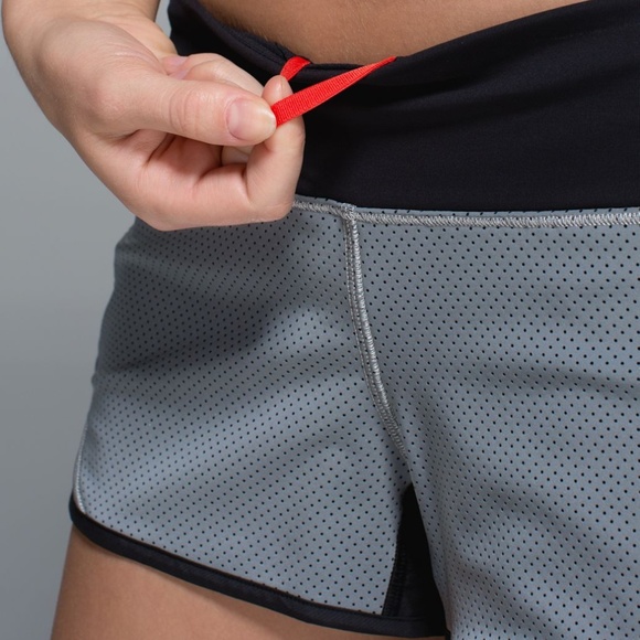 Lululemon Speed Short Reflective Silver / Black 6 - Picture 4 of 8